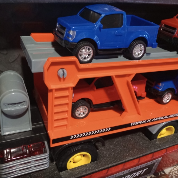 Sunny Days Maxx Action Vehicle Transport with Lights & Sounds - Picture 2 of 5